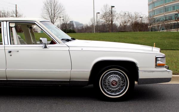 1990 Cadillac Fleetwood Triple White Brougham