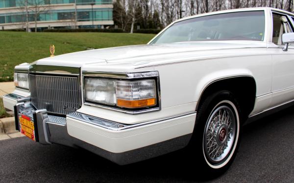 1990 Cadillac Fleetwood Triple White Brougham