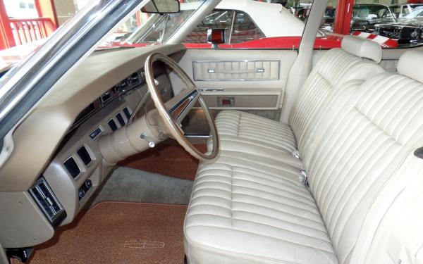 1973 Lincoln Continental Luxury Sedan