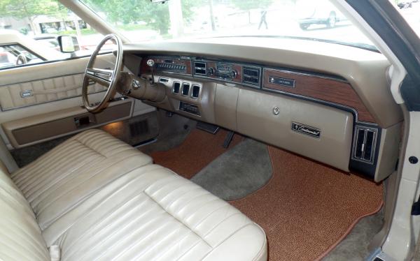 1973 Lincoln Continental Luxury Sedan