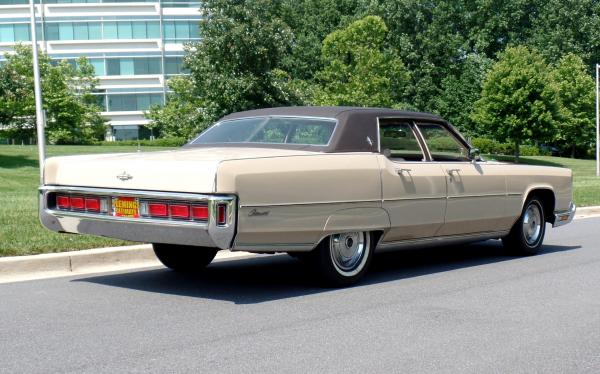 1973 Lincoln Continental Luxury Sedan