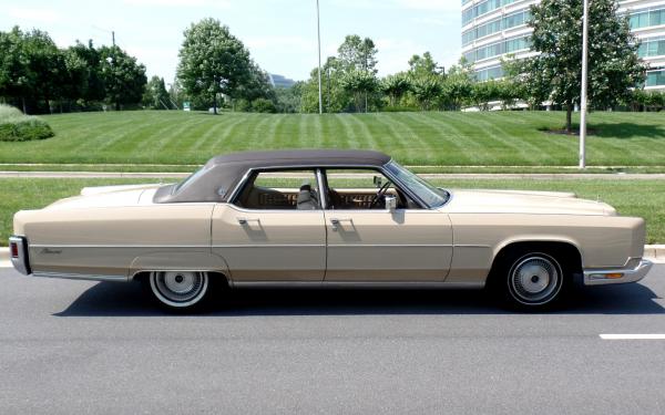 1973 Lincoln Continental Luxury Sedan