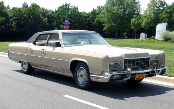 1973 Lincoln Continental Luxury Sedan