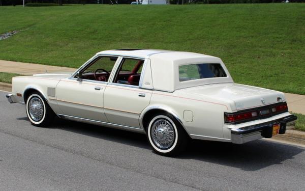 1985 Chrysler Fifth Avenue 