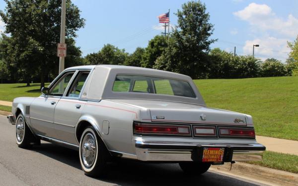 1985 Chrysler 5th Avenue 